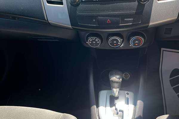 2010 Mitsubishi Outlander LS ZH