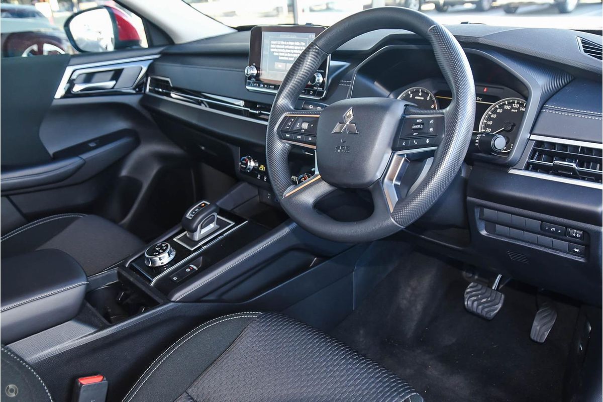 2025 Mitsubishi Outlander ES ZM