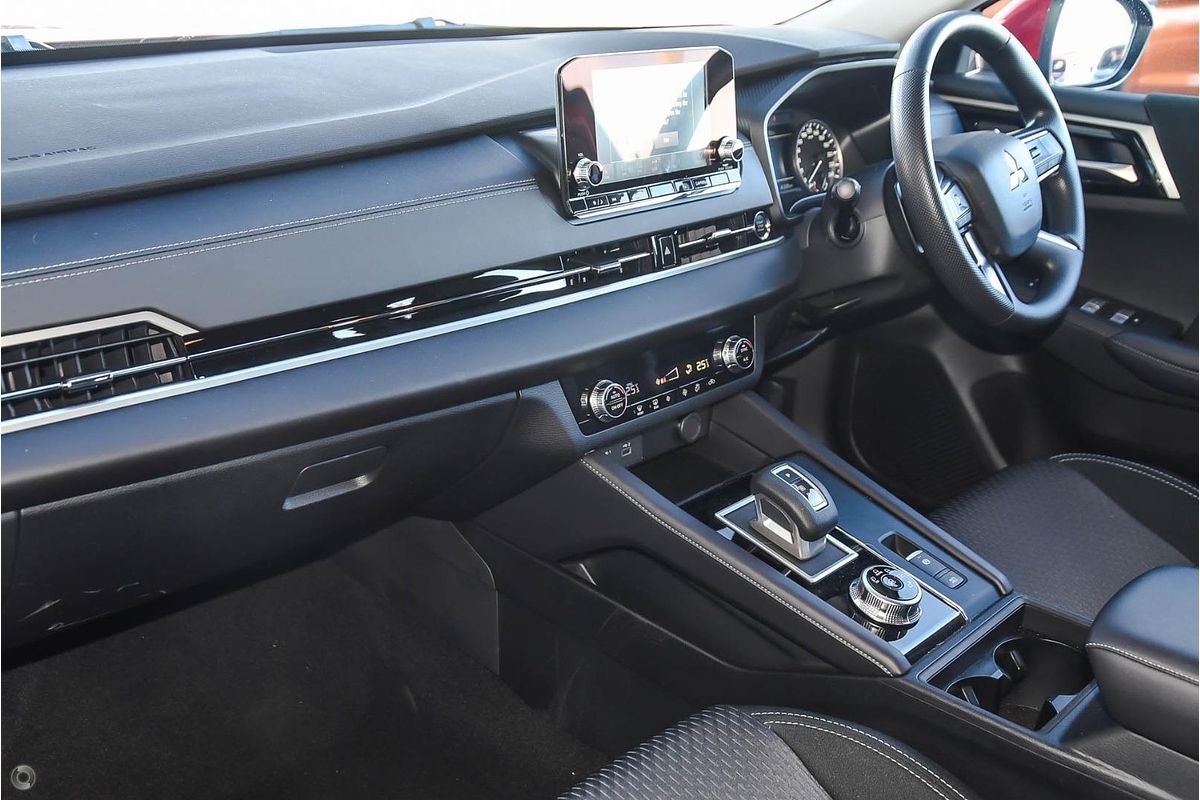 2025 Mitsubishi Outlander ES ZM