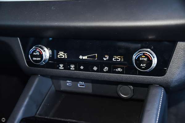 2025 Mitsubishi Outlander ES ZM