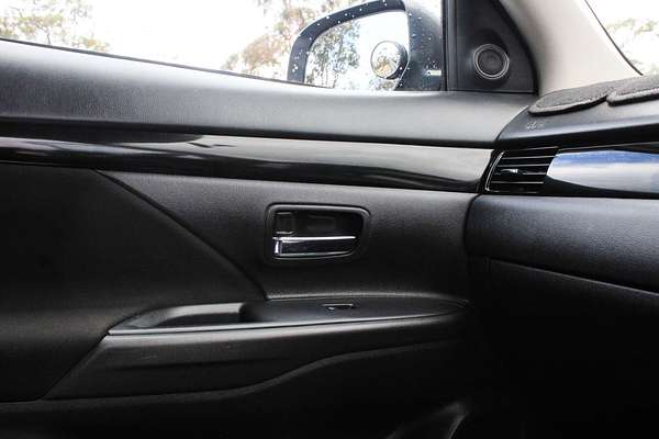 2018 Mitsubishi Outlander ES ZL