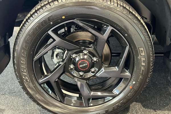 2025 Isuzu MU-X X-TERRAIN