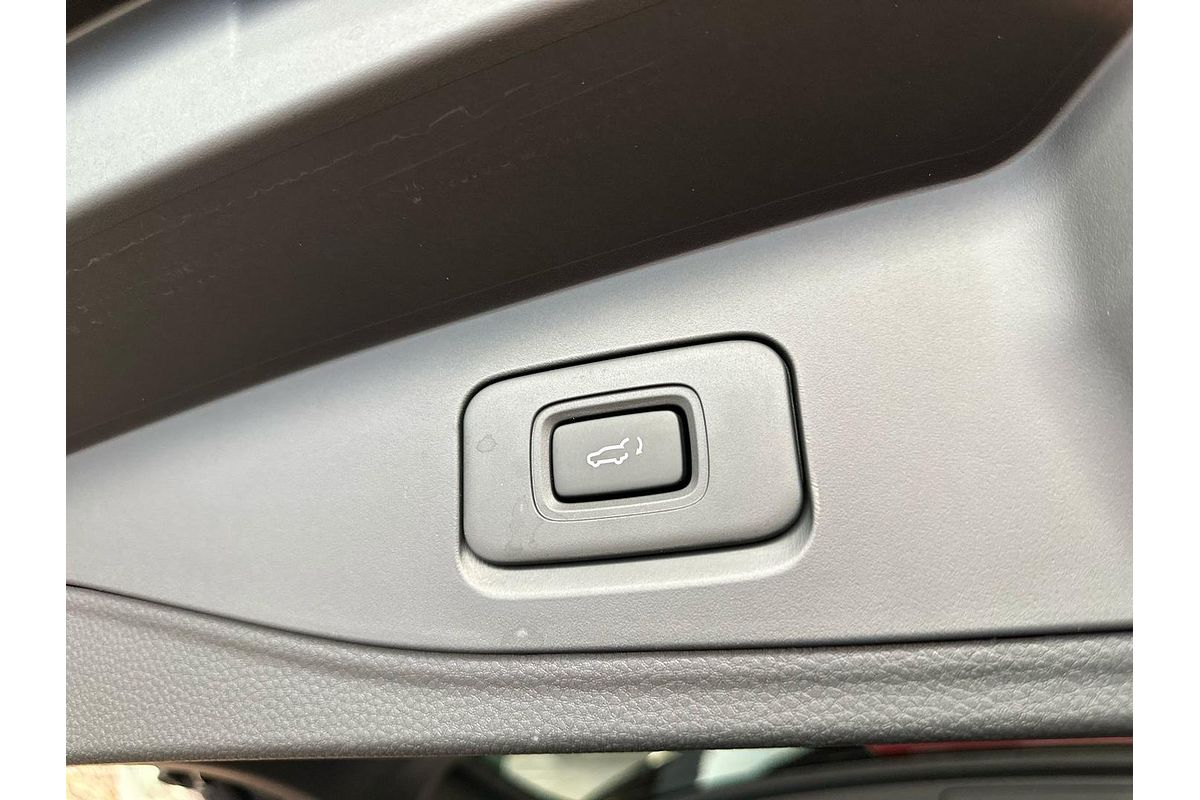 2025 Isuzu MU-X X-TERRAIN