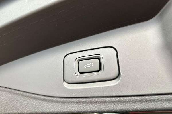 2025 Isuzu MU-X X-TERRAIN