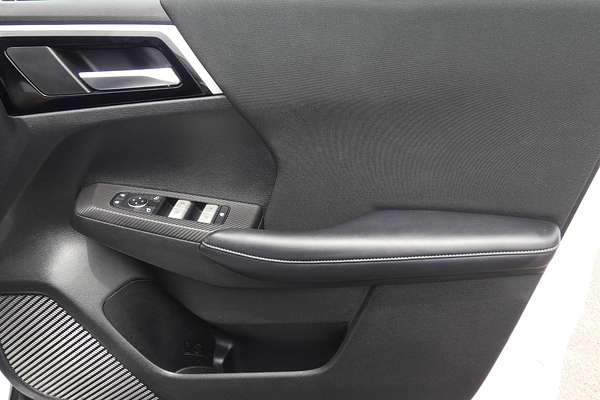 2023 Mitsubishi Outlander ES ZM