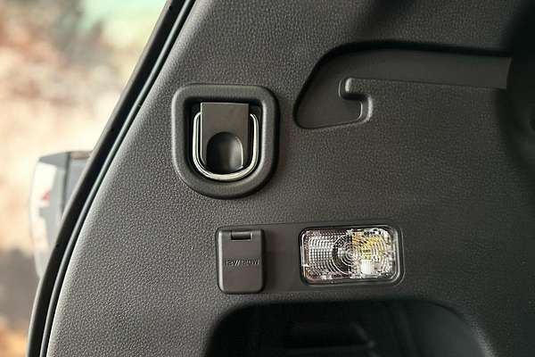 2025 Isuzu MU-X LS-T