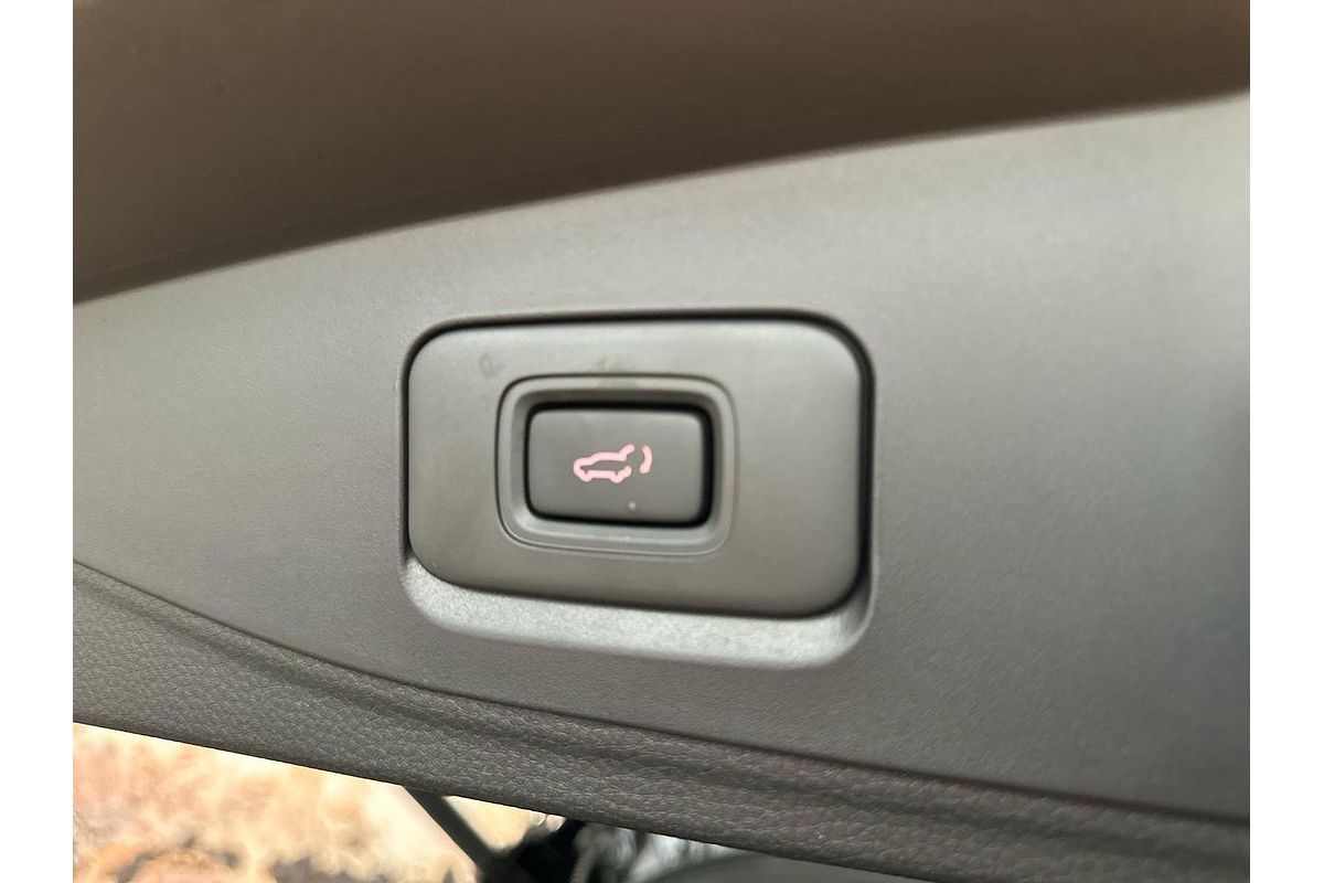 2025 Isuzu MU-X LS-T