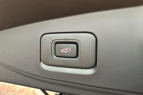 2025 Isuzu MU-X LS-T