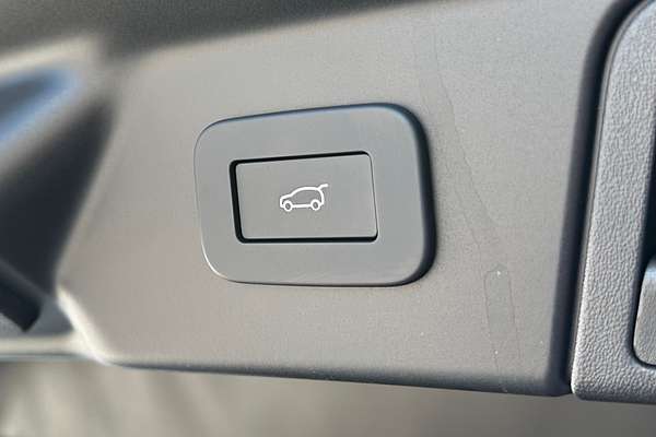 2025 Land Rover Range Rover Velar PHEV P400e Dynamic SE L560