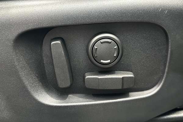 2025 Land Rover Range Rover Velar PHEV P400e Dynamic SE L560