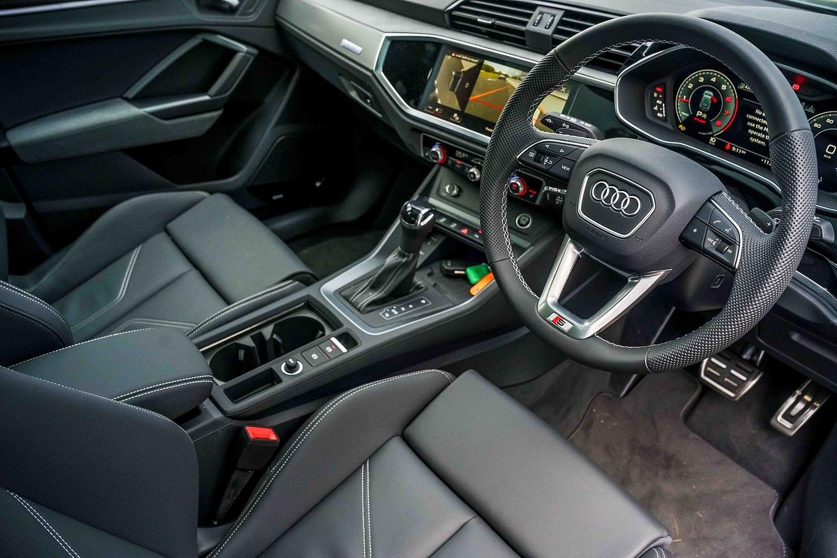 2025 Audi Q3 40 TFSI S line F3