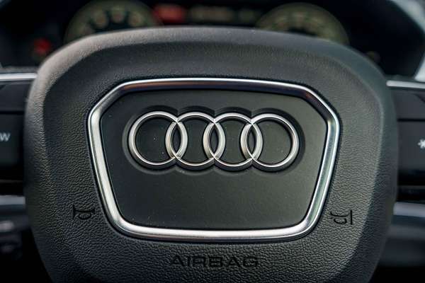 2025 Audi Q3 40 TFSI S line F3