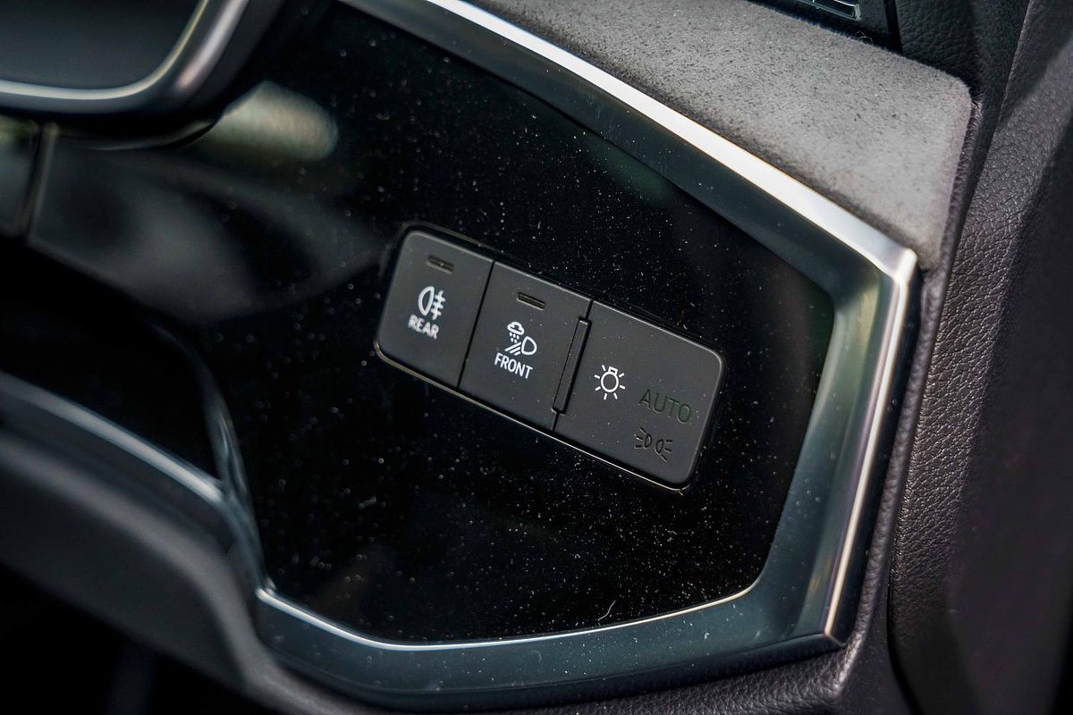 2025 Audi Q3 40 TFSI S line F3