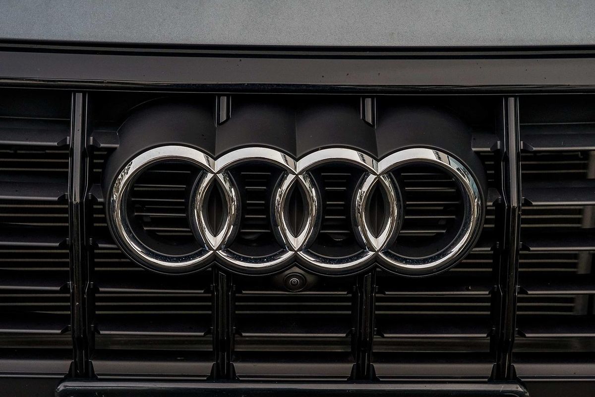 2025 Audi Q3 40 TFSI S line F3