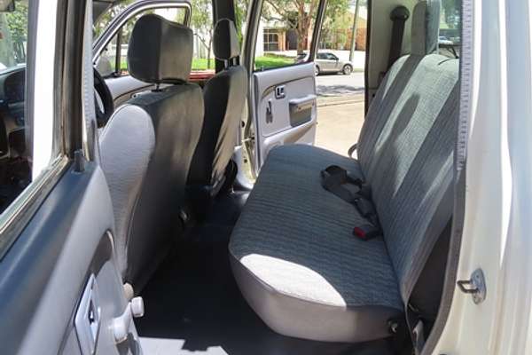 2003 Toyota Hilux KZN165R 4X4