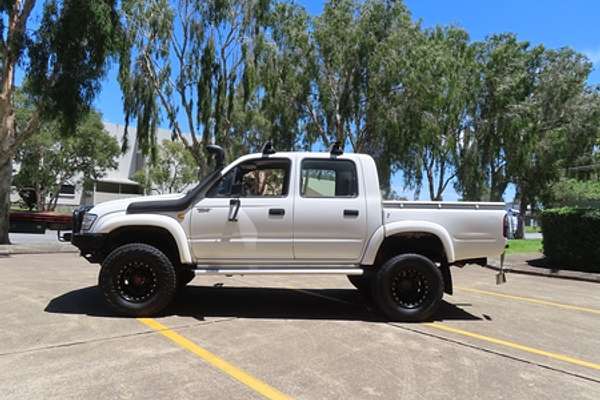 2003 Toyota Hilux KZN165R 4X4