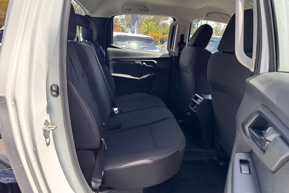 2025 Isuzu D-MAX SX 4X4