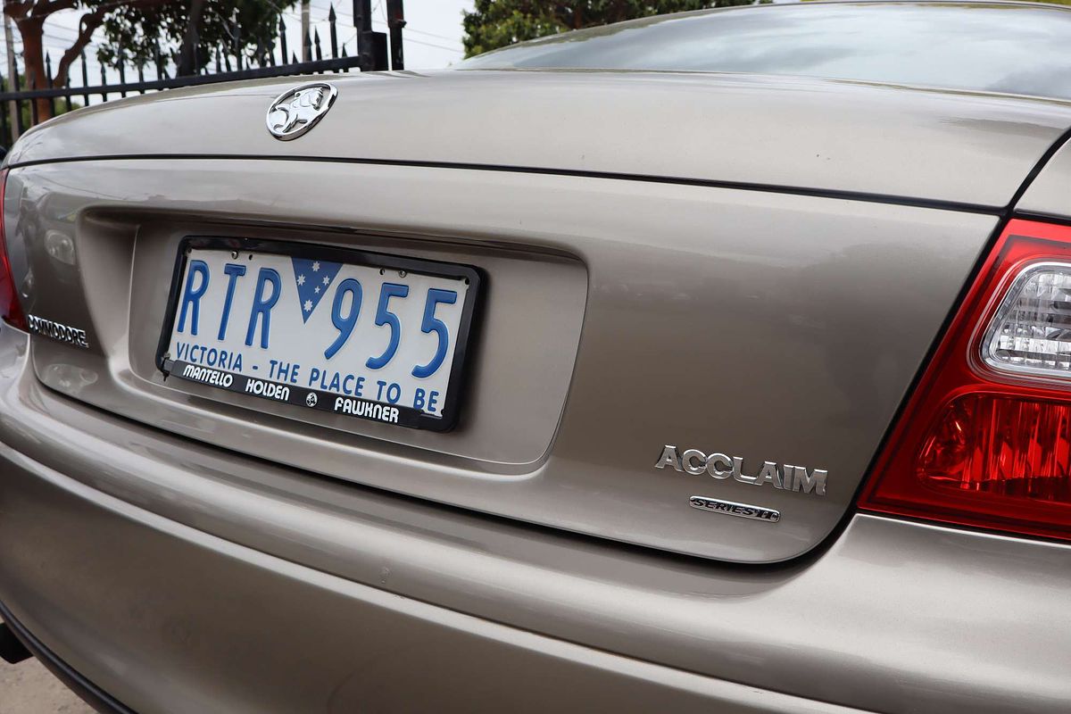 2002 Holden Commodore Acclaim VX II