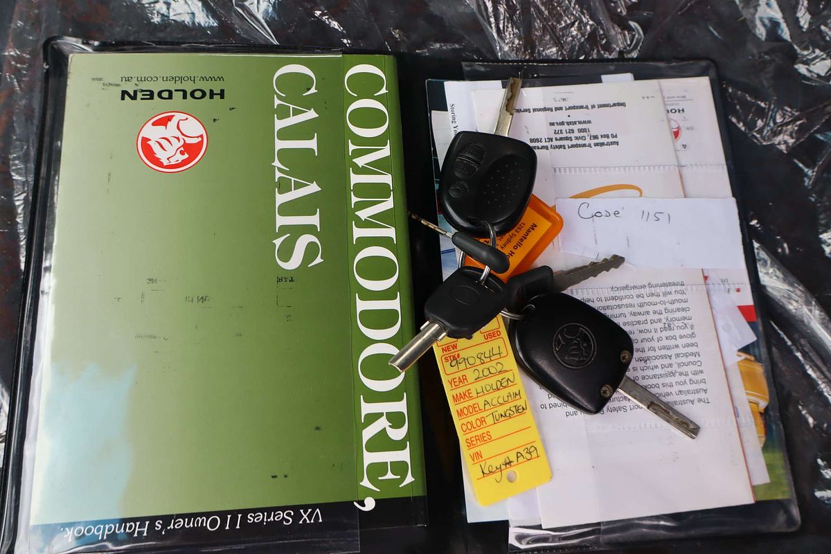 2002 Holden Commodore Acclaim VX II