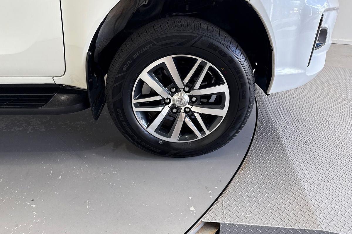 2019 Toyota Hilux SR5 GUN126R