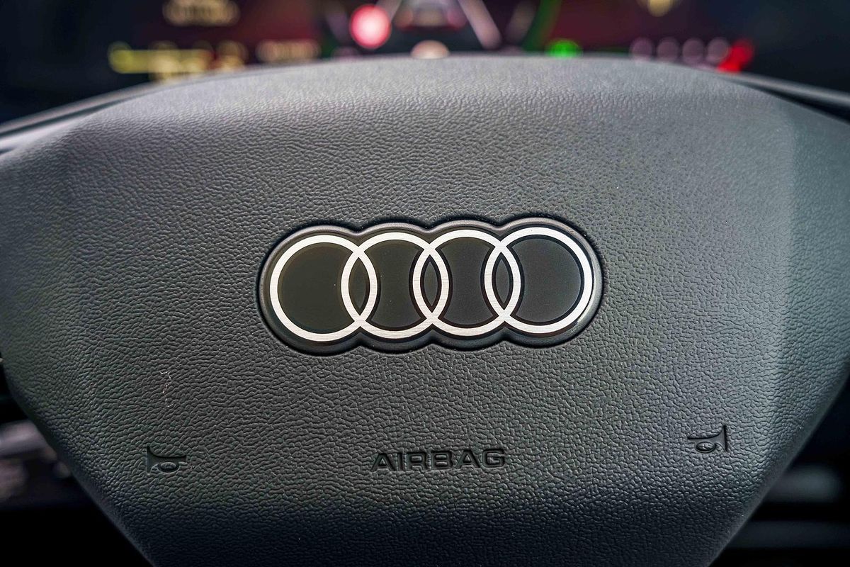 2025 Audi A5 e-hybrid S-Line B10