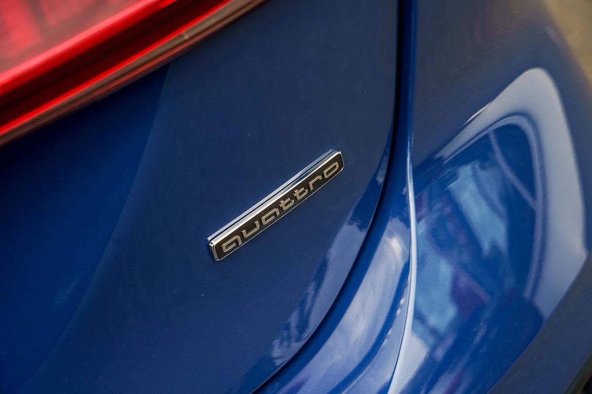 2025 Audi A5 e-hybrid S-Line B10