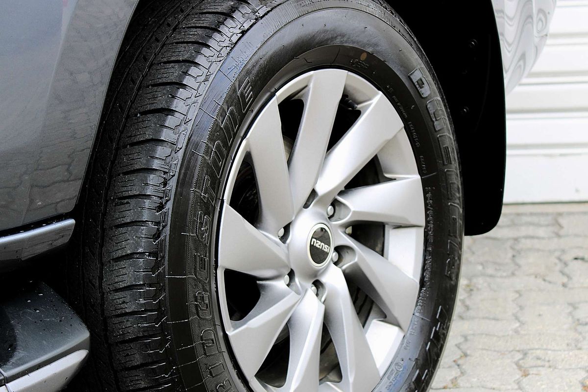 2023 Isuzu MU-X LS-U