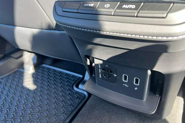 2025 LDV D90 Executive SV9A