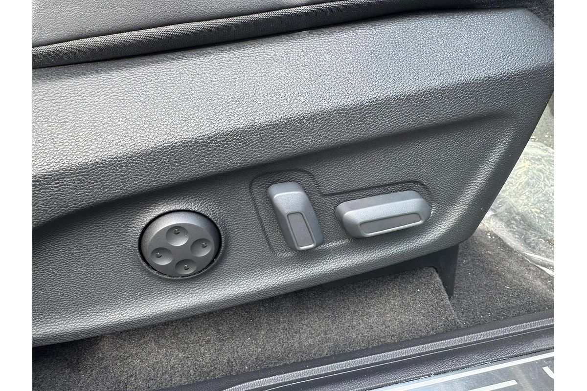 2025 LDV D90 Executive SV9A