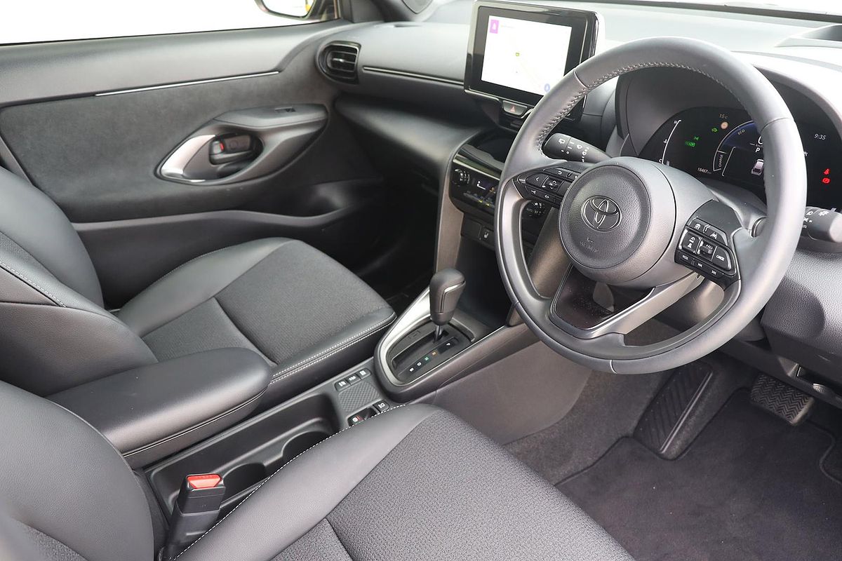 2025 Toyota Yaris Cross Urban MXPJ10R