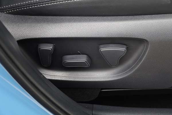 2025 Toyota Yaris Cross Urban MXPJ10R