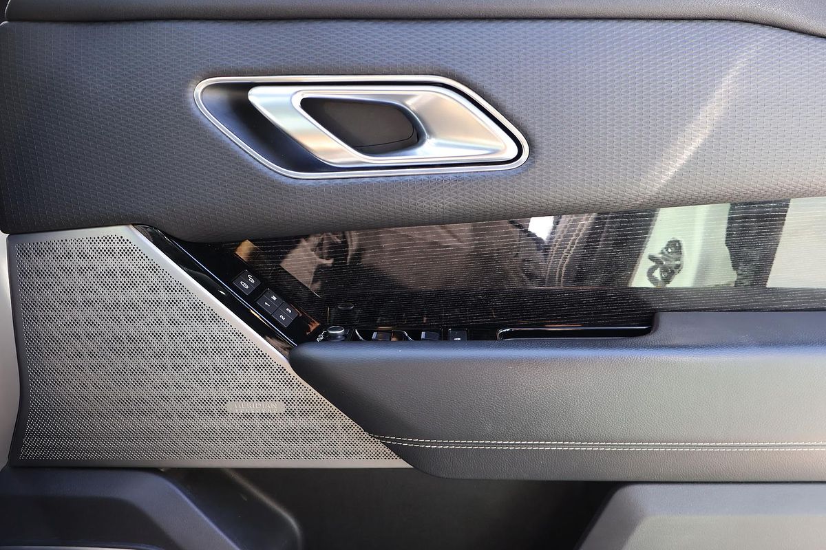 2018 Land Rover Range Rover Velar D240 SE L560