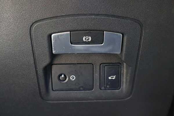 2018 Land Rover Range Rover Velar D240 SE L560