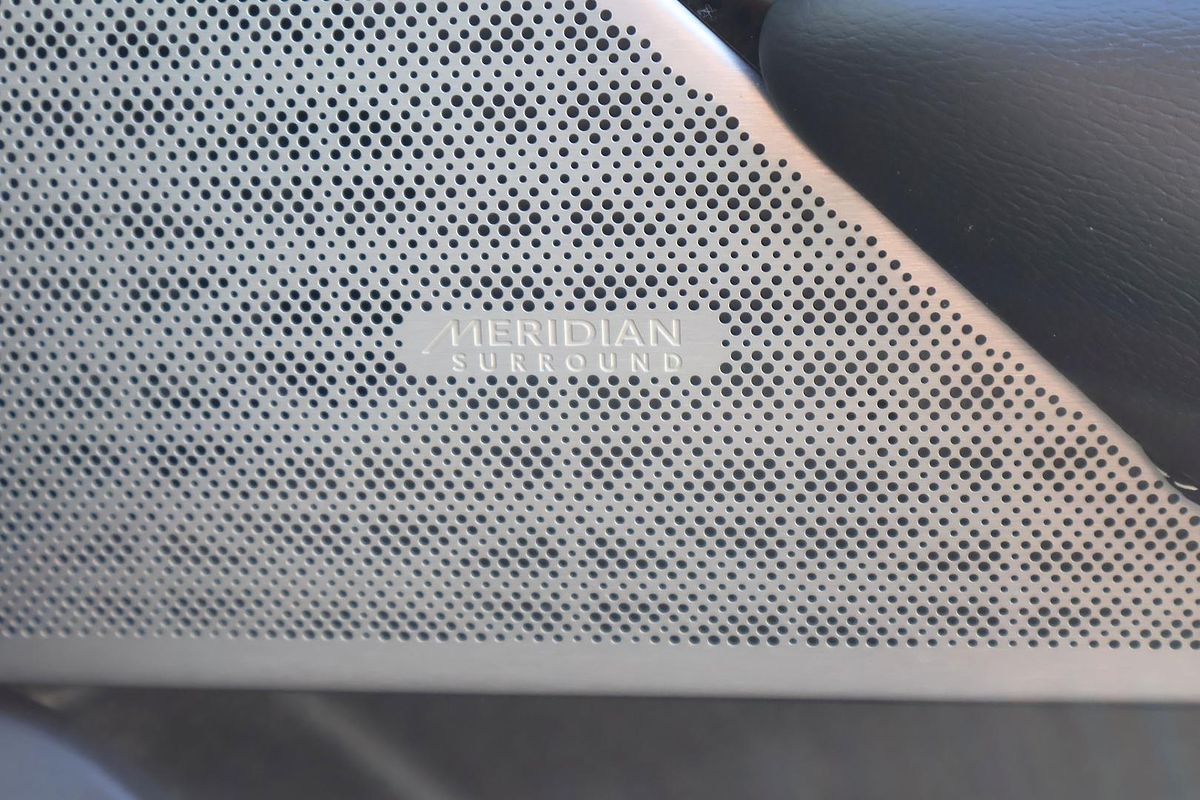 2018 Land Rover Range Rover Velar D240 SE L560