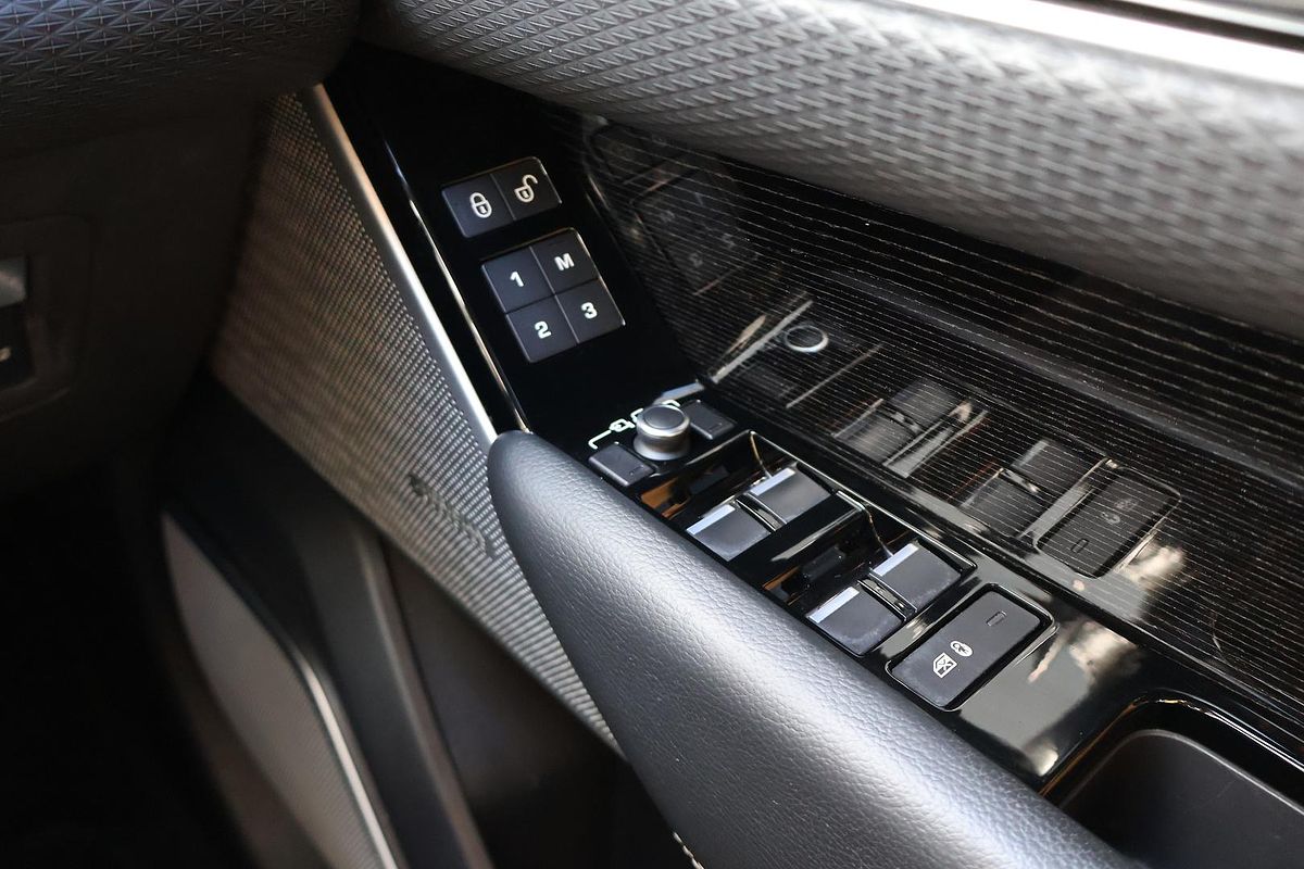 2018 Land Rover Range Rover Velar D240 SE L560