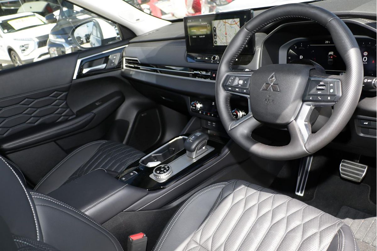 2025 Mitsubishi Outlander Exceed ZM