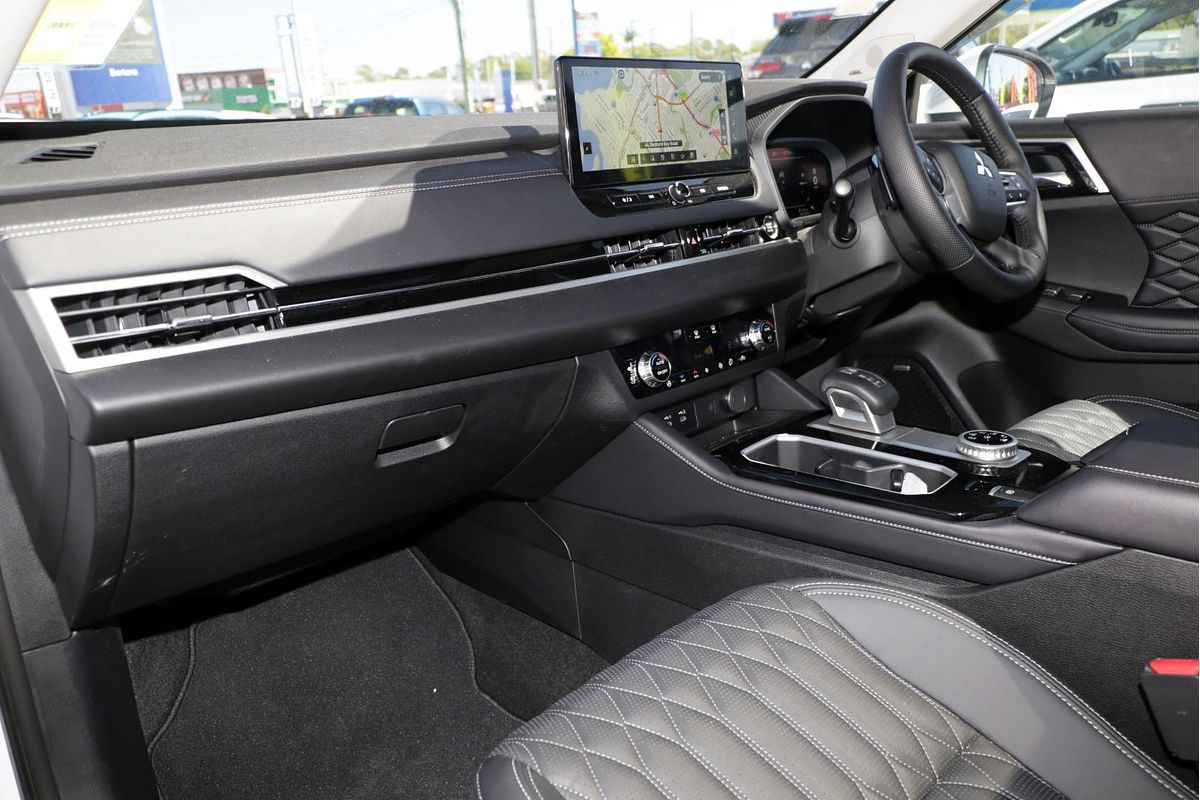 2025 Mitsubishi Outlander Exceed ZM