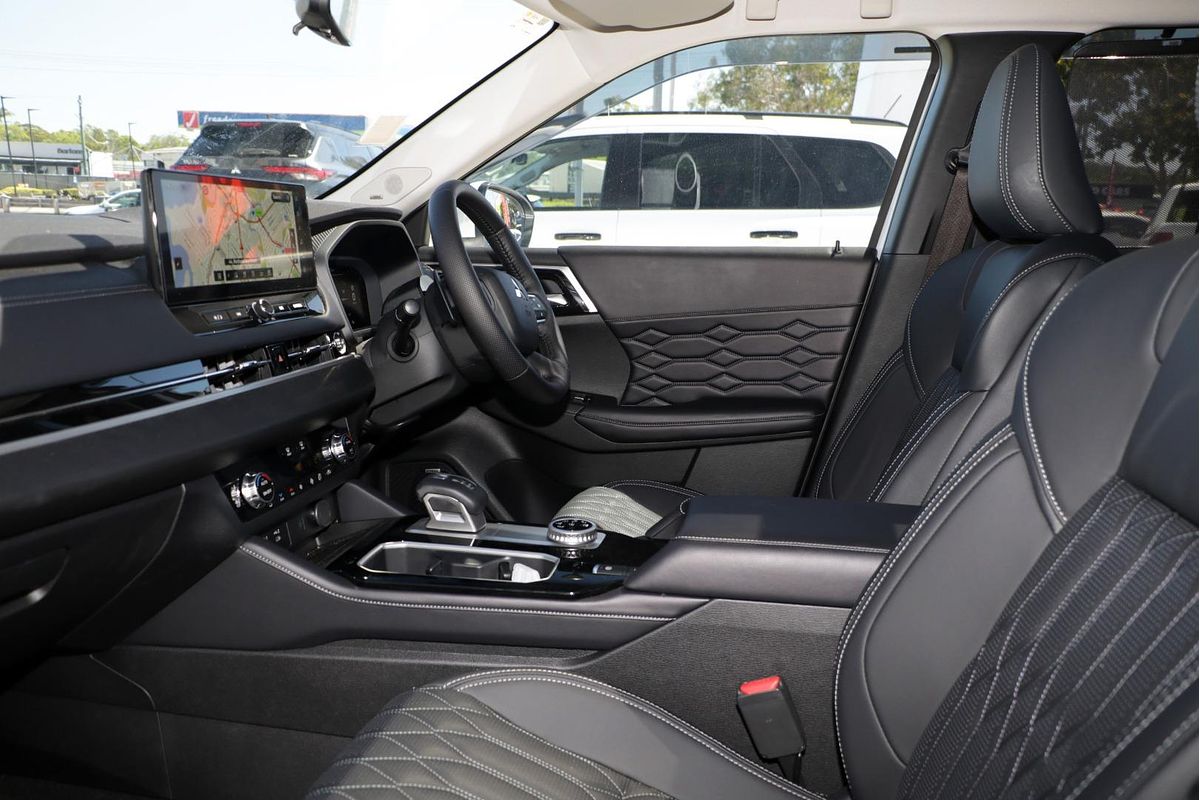 2025 Mitsubishi Outlander Exceed ZM