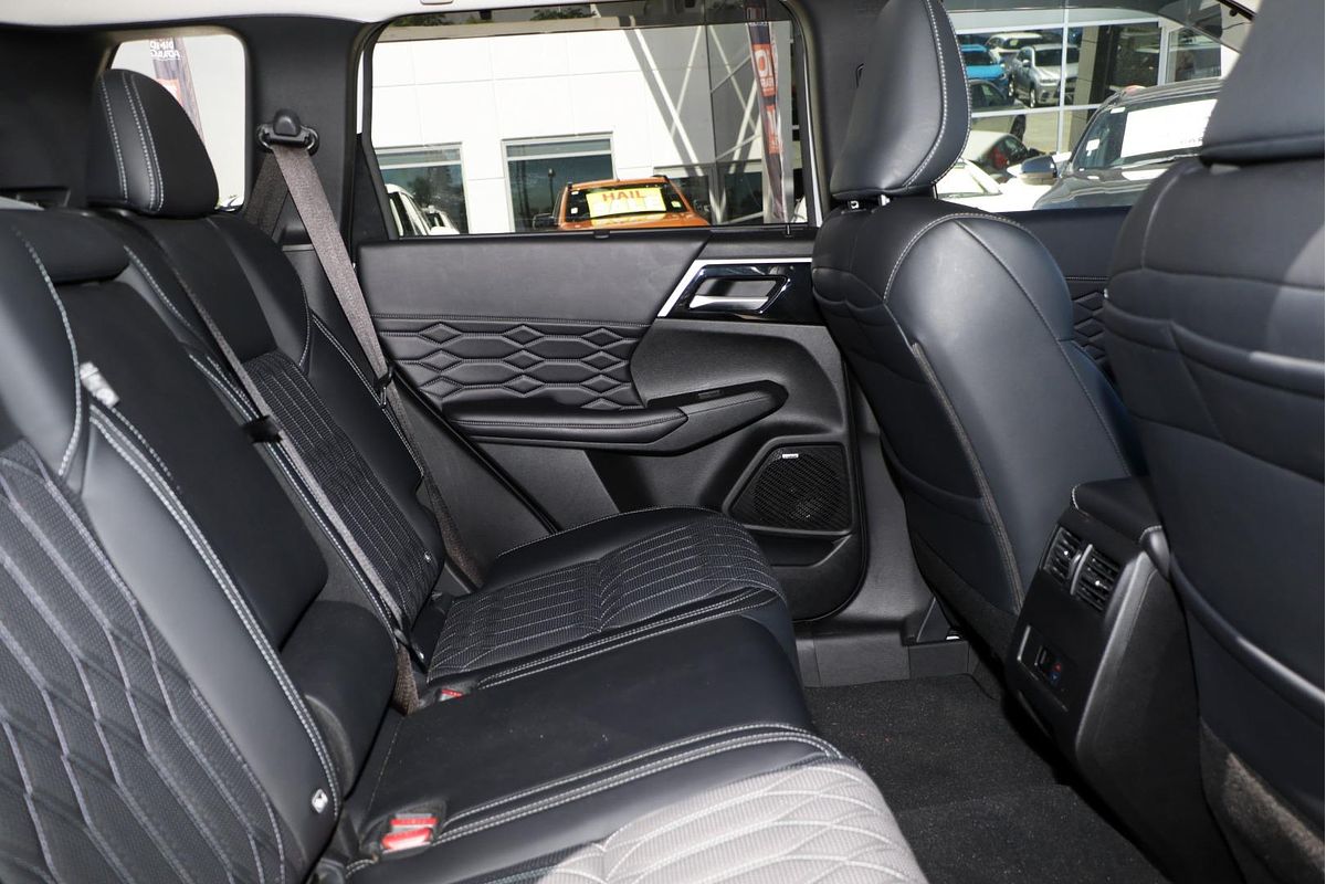 2025 Mitsubishi Outlander Exceed ZM