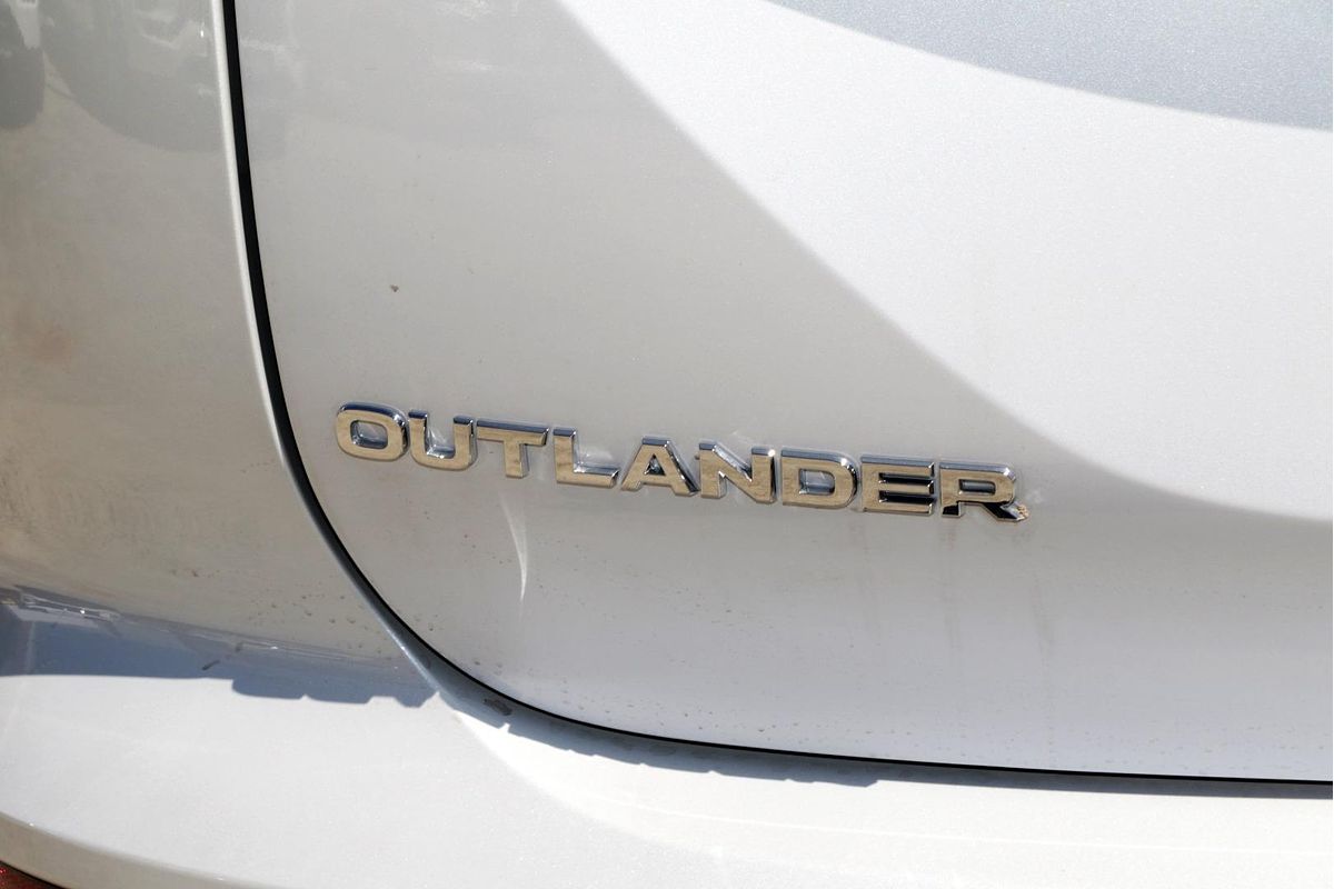 2025 Mitsubishi Outlander Exceed ZM