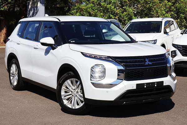 2023 Mitsubishi Outlander ES ZM