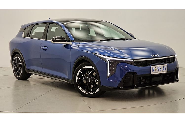 2025 Kia K4 GT-Line CL4m