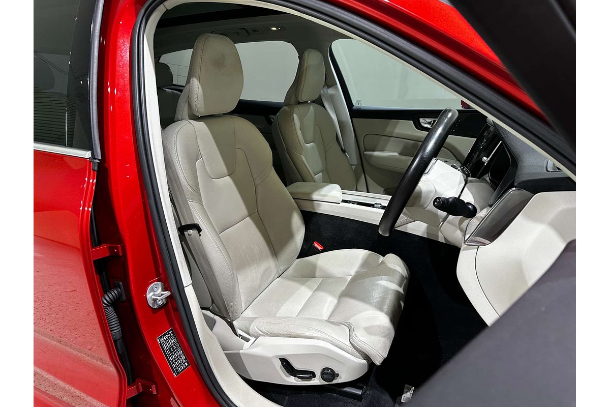 2023 Volvo XC60 Plus B5