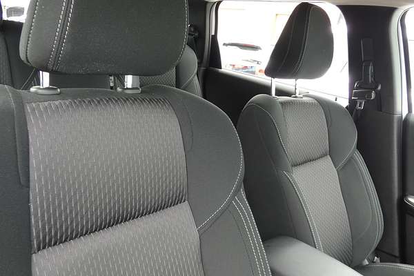 2023 Mitsubishi Outlander ES ZM