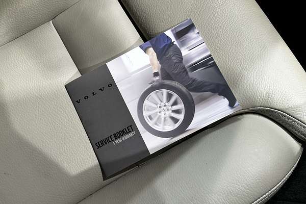 2023 Volvo XC60 Plus B5