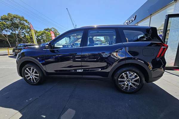 2025 Mahindra XUV700 AX7L