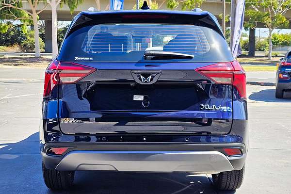 2025 Mahindra XUV700 AX7L