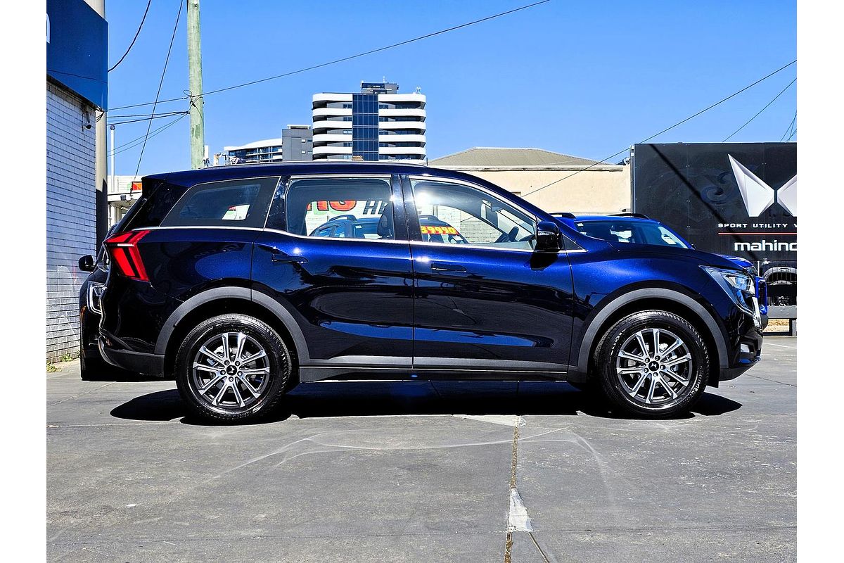 2025 Mahindra XUV700 AX7L