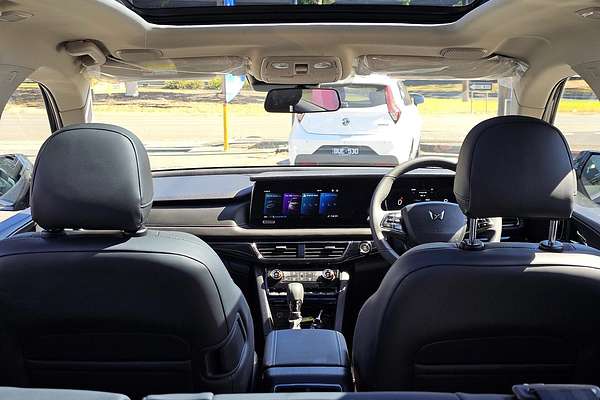 2025 Mahindra XUV700 AX7L