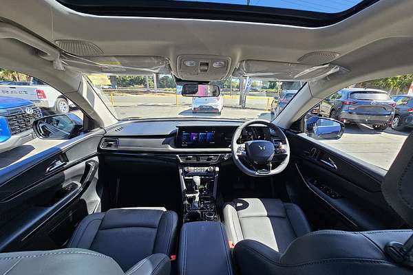 2025 Mahindra XUV700 AX7L